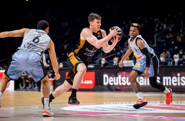 而受到不公 而受到不公